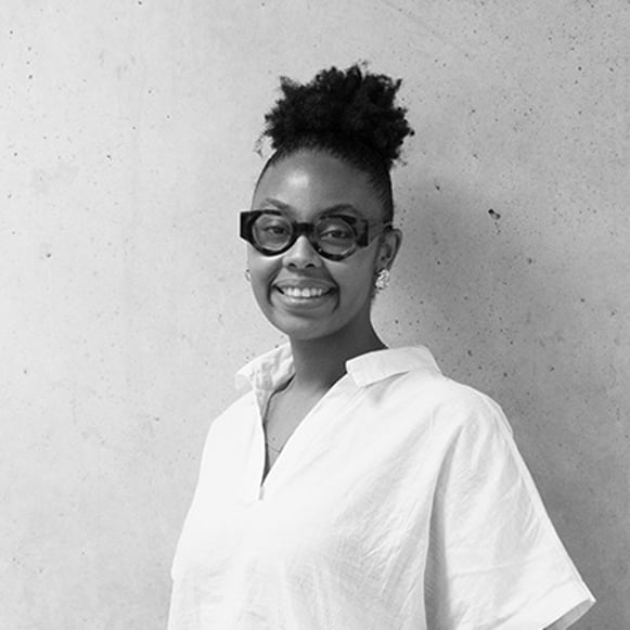 Lauriane Ichambe, Hôtesse d'accueil