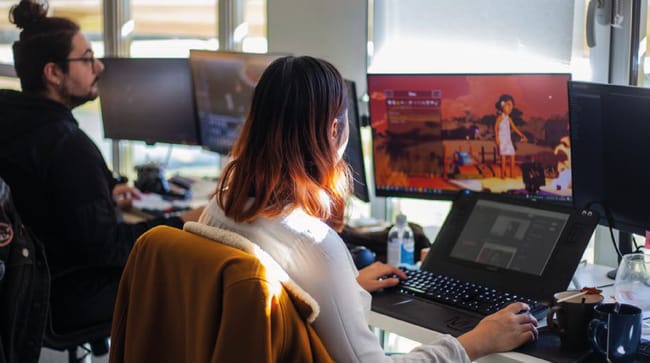 Photo dans le studio d'AWACEB