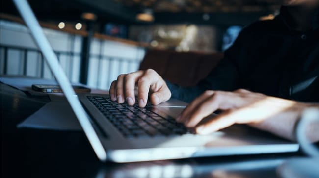 formation pour devenir analyste de l'e-réputation