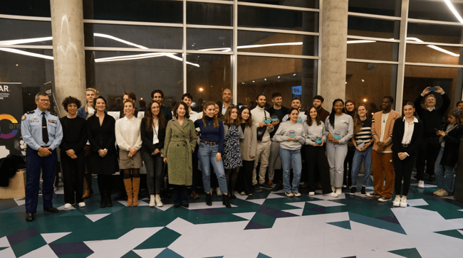 étudiants avec leurs prix