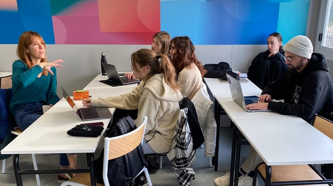 L'artiste NOON est venue échanger avec les étudiants son travail