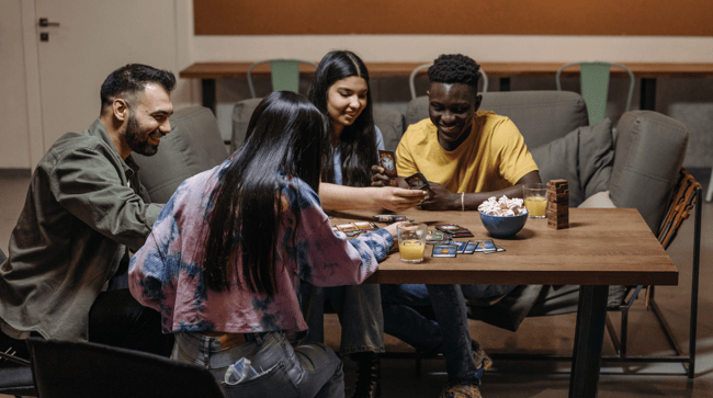 Jouer à un jeu de société - CyberAventure