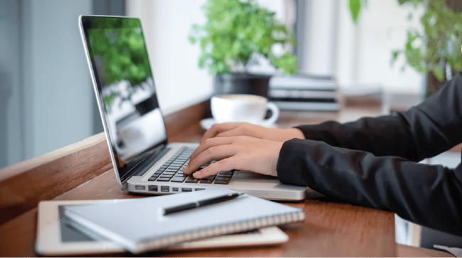 Femme monde de l'informatique