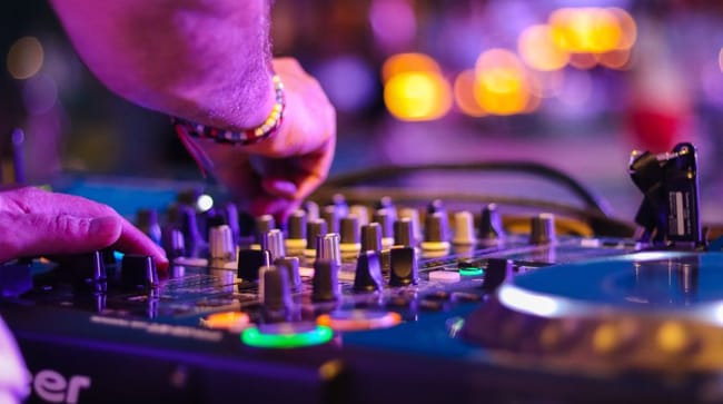 métier de mixeur antenne : en télévision