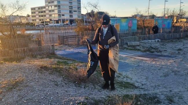 Les étudiants ont ramassé des déchets à Carnon-Plage