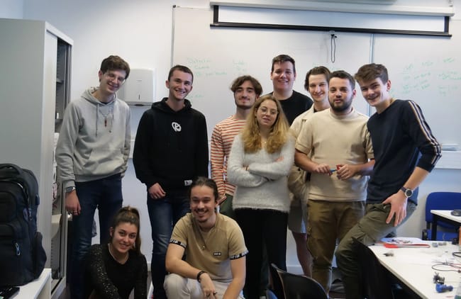 Les étudiant en robotique de Ynov Bordeaux pendant le challenge 48h