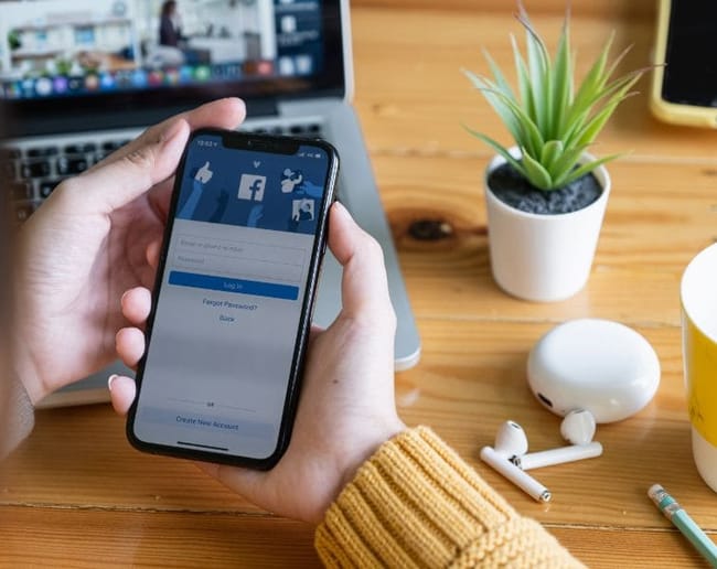 présentation du métier de social media strategist