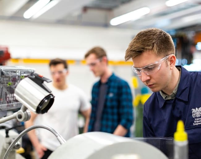 Quelle formation pour accéder au métier d’assistant ingénieur embarqué ?